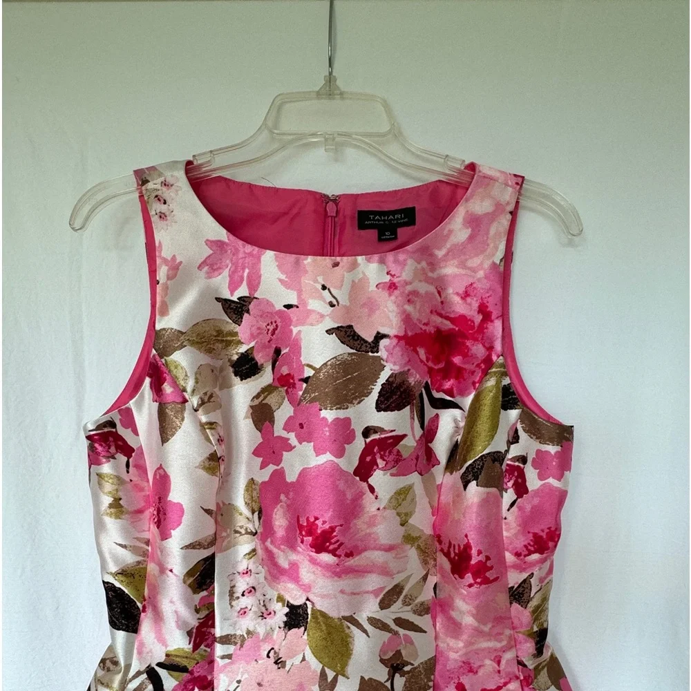TAHARI - Picture 2 of 8